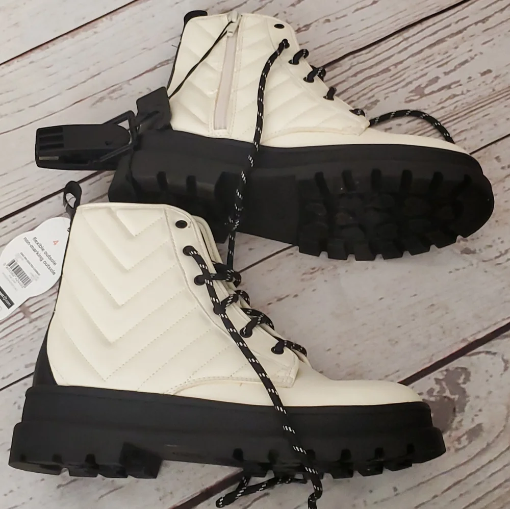 Wonder Nation girl's quilted combat boots with non-marking outsole ivory size 4